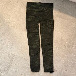 Spanx Look at Me Now Green Camo Seamless Leggings M